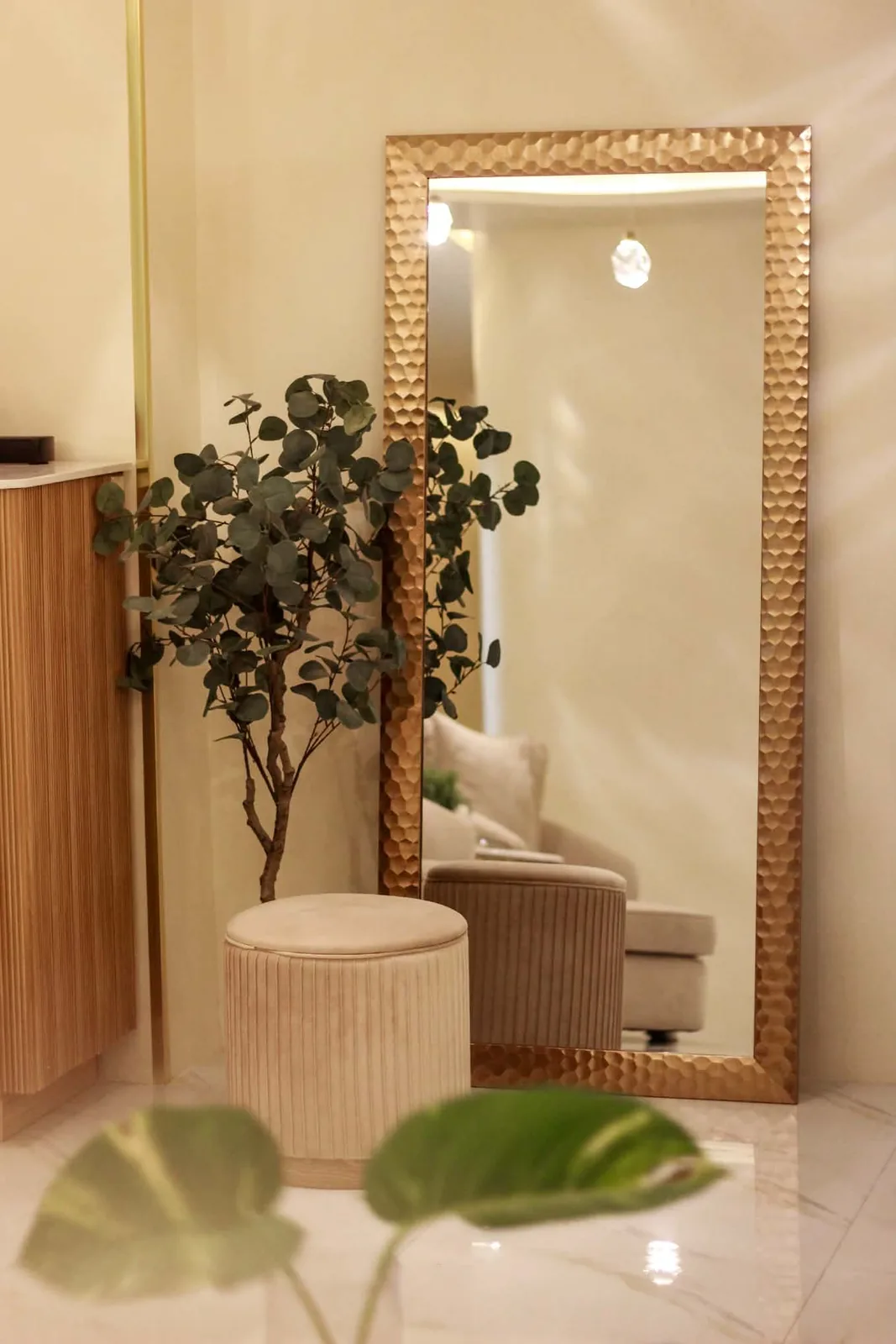 Gold mirror in the clinic